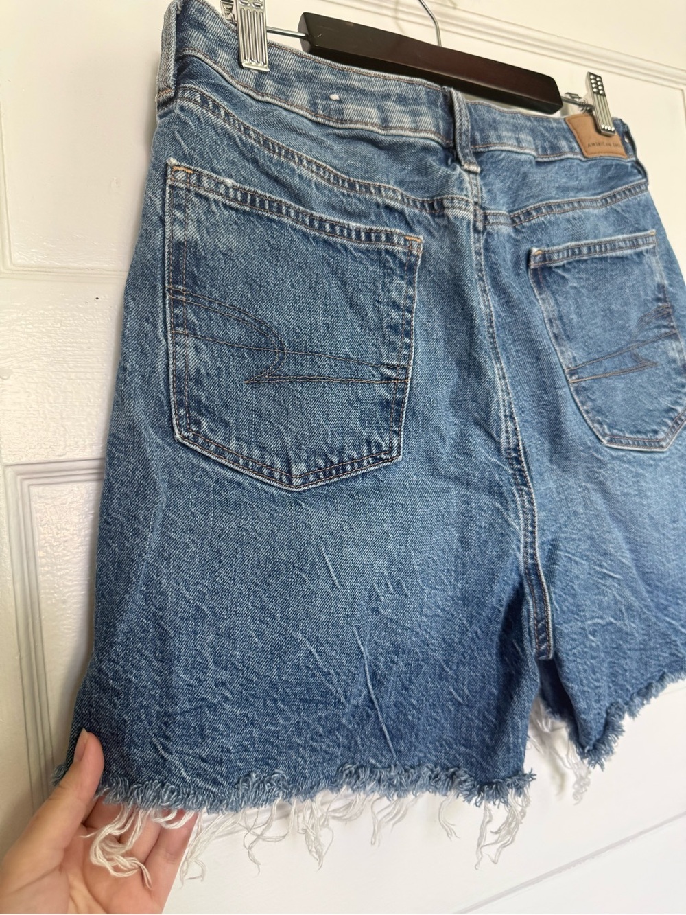 American Eagle Outfitters Highest Rise Mom Frayed Raw Hem Blue Denim Shorts Sz 8 - Picture 11 of 11